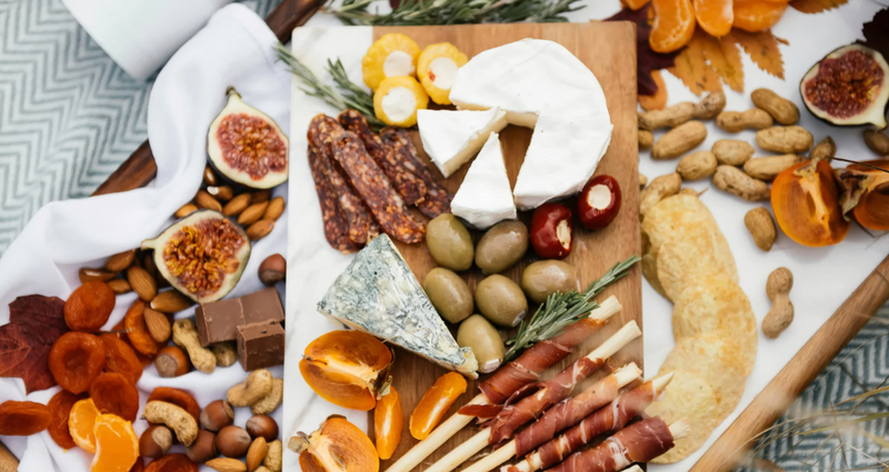 Mid week Mix and mingle — In the pool area, we will have charcuterie, refreshments, and an acoustic set by a local artist. It's the perfect opportunity to hang out and relax with friends. Please express interest - it helps us plan better! Plus, you’ll get reminders.